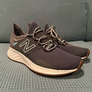 New Balance ROAV shoes